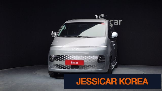 2025 Hyundai Staria - Thumbnail 2