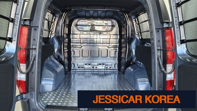 2022 Hyundai Staria - Thumbnail 14