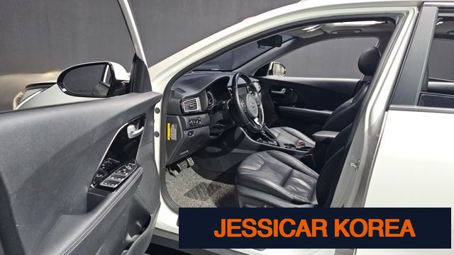 2017 Kia Niro - Thumbnail 3