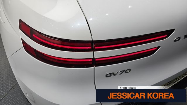 2022 Genesis GV70 - Thumbnail 8