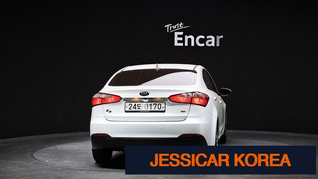 2013 Kia K3 - Thumbnail 9