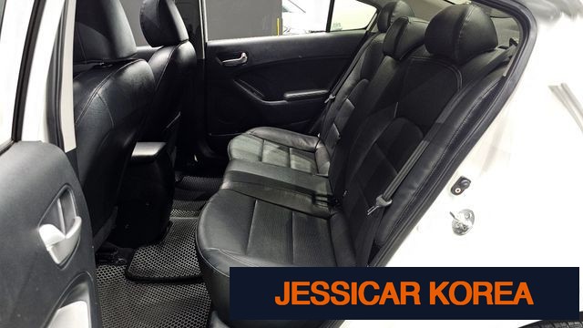 2013 Kia K3 - Thumbnail 10