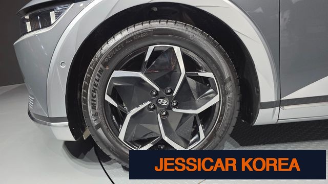 2023 Hyundai Ioniq 5 - Thumbnail 3