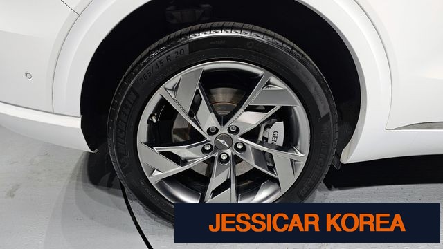 2022 Genesis Electrified GV70 - Thumbnail 7