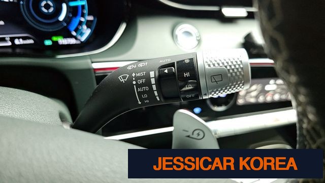2022 Genesis Electrified GV70 - Thumbnail 9