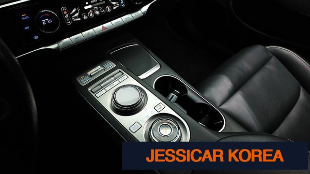 2022 Genesis Electrified GV70 - Thumbnail 19