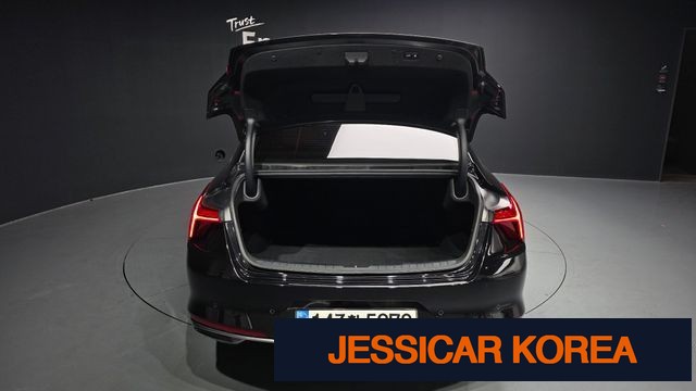 2023 Kia K8 - Thumbnail 2