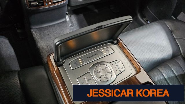 2009 Hyundai Genesis - Thumbnail 12