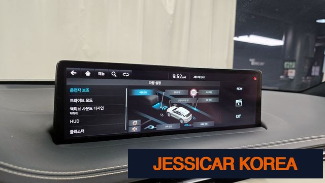 2022 Genesis Electrified GV70 - Thumbnail 4