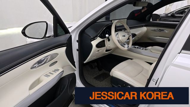 2022 Genesis Electrified GV70 - Thumbnail 15