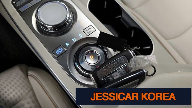 2022 Genesis Electrified GV70 - Thumbnail 19