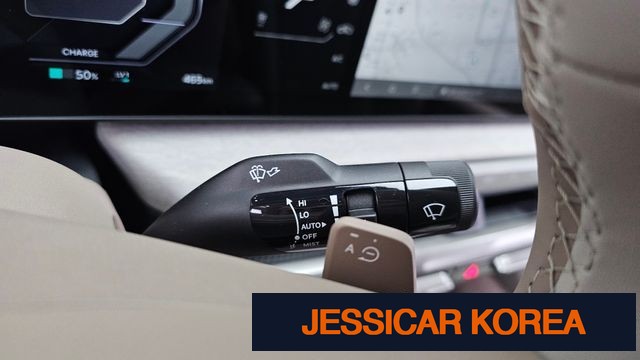 2027 Kia EV4 - Thumbnail 2