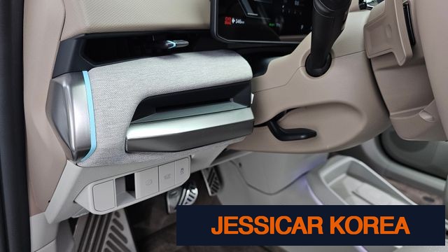 2027 Kia EV4 - Thumbnail 10