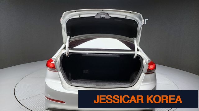 2017 Hyundai Avante AD - Thumbnail 9