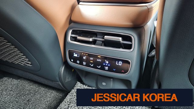 2025 Genesis GV70 - Thumbnail 10