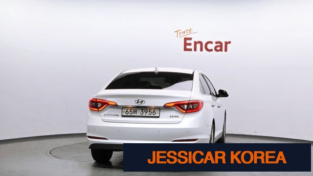 2015 Hyundai LF Sonata - Thumbnail 4