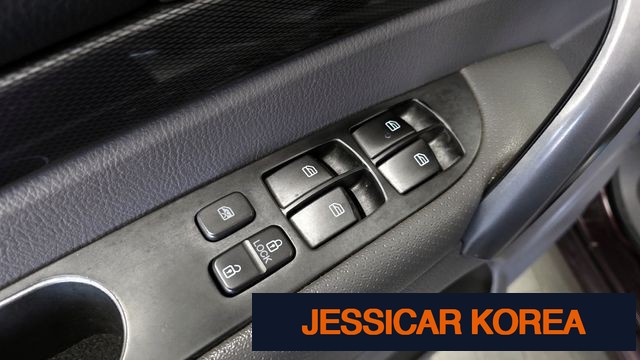 2015 KG Mobility Korando Turismo - Thumbnail 2