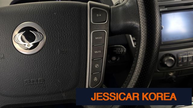 2015 KG Mobility Korando Turismo - Thumbnail 4