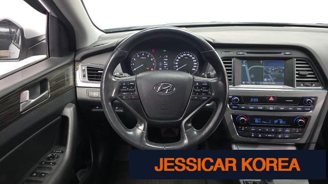 2015 Hyundai LF Sonata - Thumbnail 2