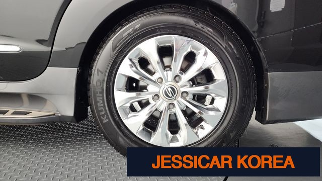 2016 KG Mobility Korando Turismo - Thumbnail 8