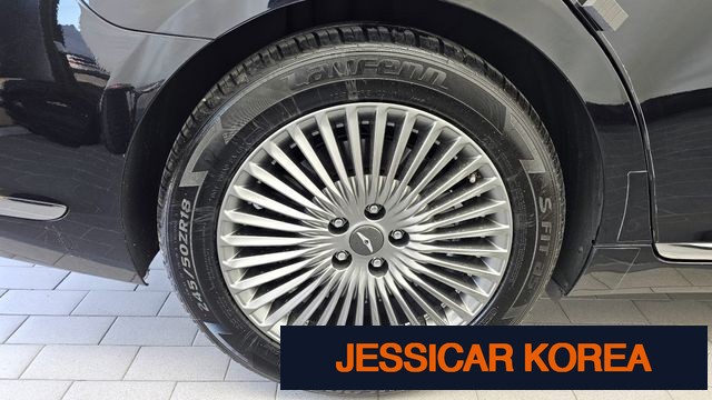 2021 Genesis G90 - Thumbnail 11
