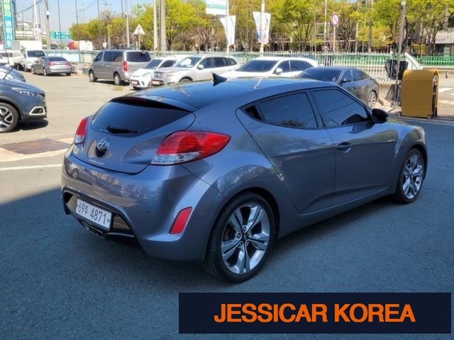 2012 Hyundai Veloster - Thumbnail 11