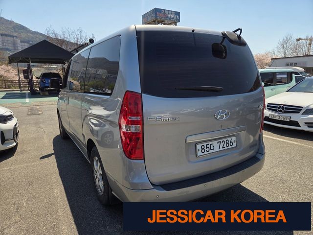 2016 Hyundai Grand Starex - Thumbnail 4