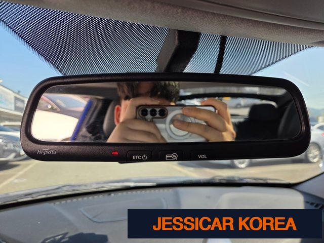 2012 Hyundai Veloster - Thumbnail 3