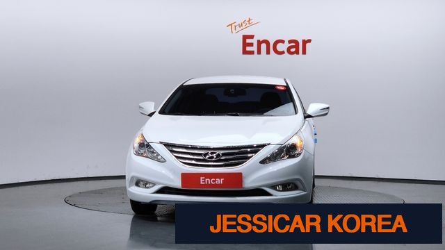 2012 Hyundai YF Sonata - Thumbnail 2