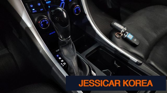 2012 Hyundai YF Sonata - Thumbnail 5