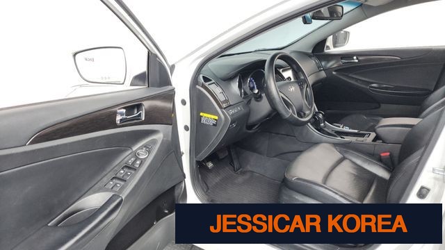 2012 Hyundai YF Sonata - Thumbnail 12