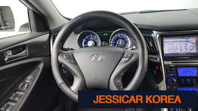 2012 Hyundai YF Sonata - Thumbnail 17