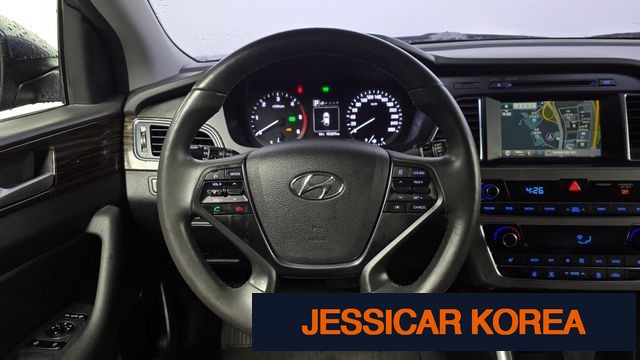 2016 Hyundai LF Sonata - Thumbnail 6