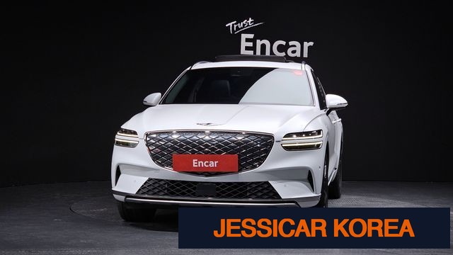2022 Genesis Electrified GV70 - Thumbnail 8