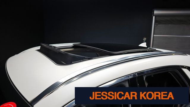 2022 Genesis Electrified GV70 - Thumbnail 10
