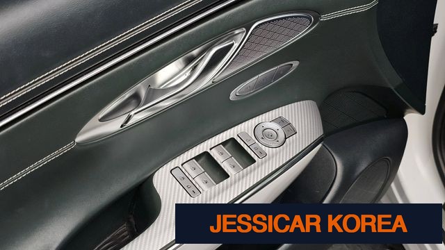 2022 Genesis Electrified GV70 - Thumbnail 13