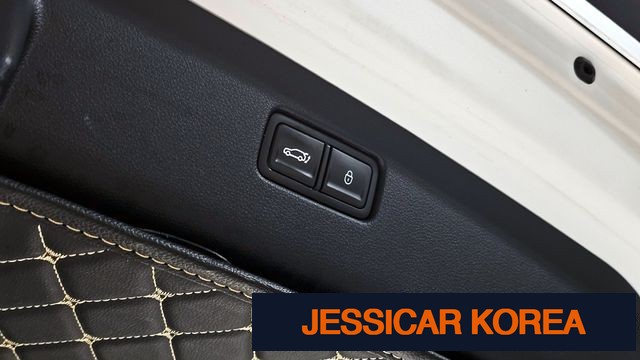 2022 Genesis Electrified GV70 - Thumbnail 15