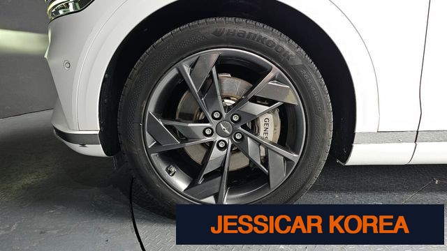 2022 Genesis Electrified GV70 - Thumbnail 18