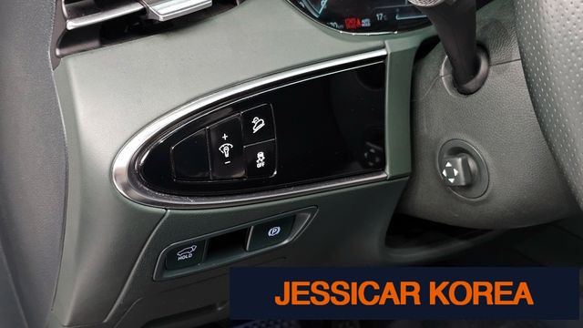 2022 Genesis Electrified GV70 - Thumbnail 19