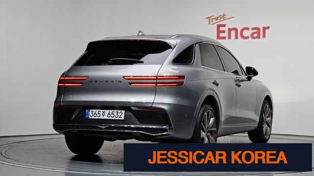2026 Genesis GV70 - Thumbnail 5