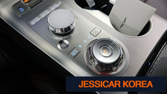2026 Genesis GV70 - Thumbnail 16