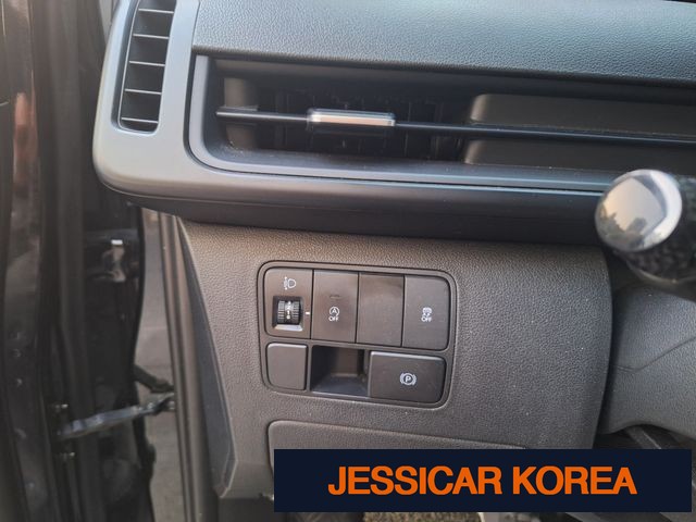 2022 Hyundai Staria - Thumbnail 3