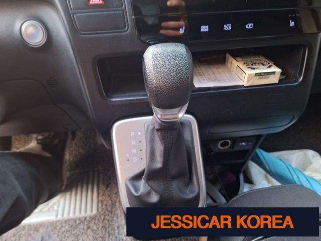 2022 Hyundai Staria - Thumbnail 8