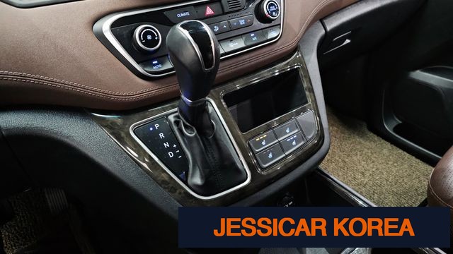 2021 Hyundai The New Grand Starex - Thumbnail 3