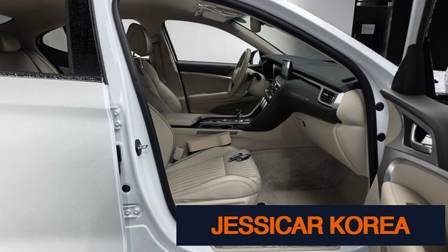 2023 Genesis The New G70 - Thumbnail 16