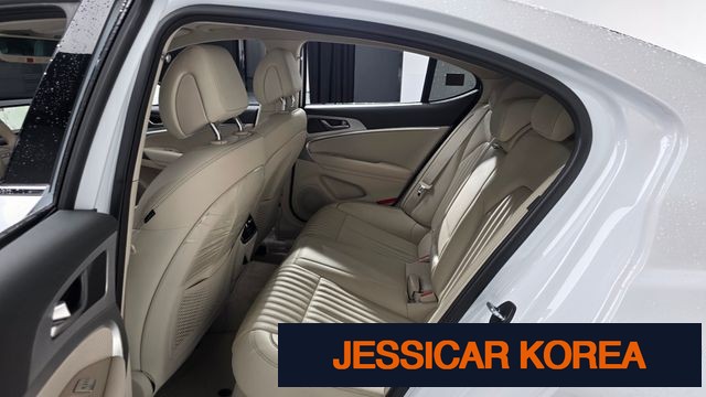 2023 Genesis The New G70 - Thumbnail 19