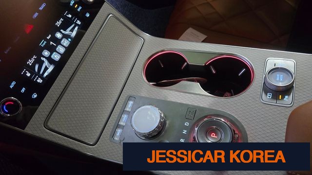 2024 Genesis GV80 - Thumbnail 2