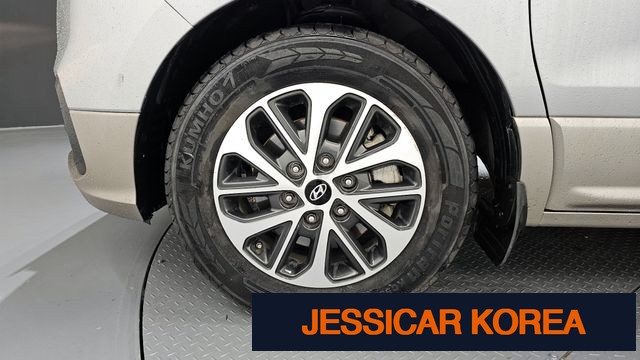 2021 Hyundai The New Grand Starex - Thumbnail 18