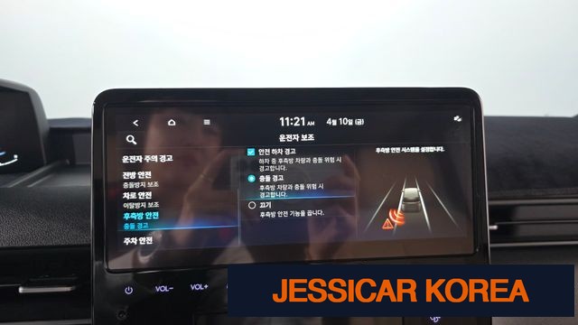 2025 Hyundai Staria - Thumbnail 4