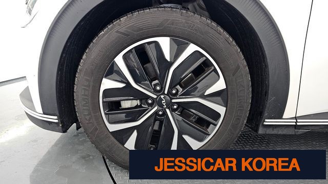 2022 Kia EV6 - Thumbnail 6